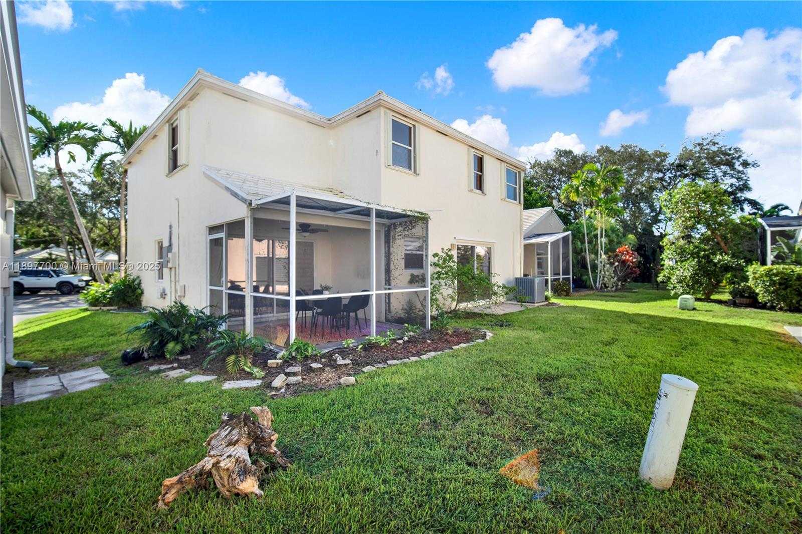 Small Image of 9602 NORTH WEST 8TH CIR, Plantation Number 34