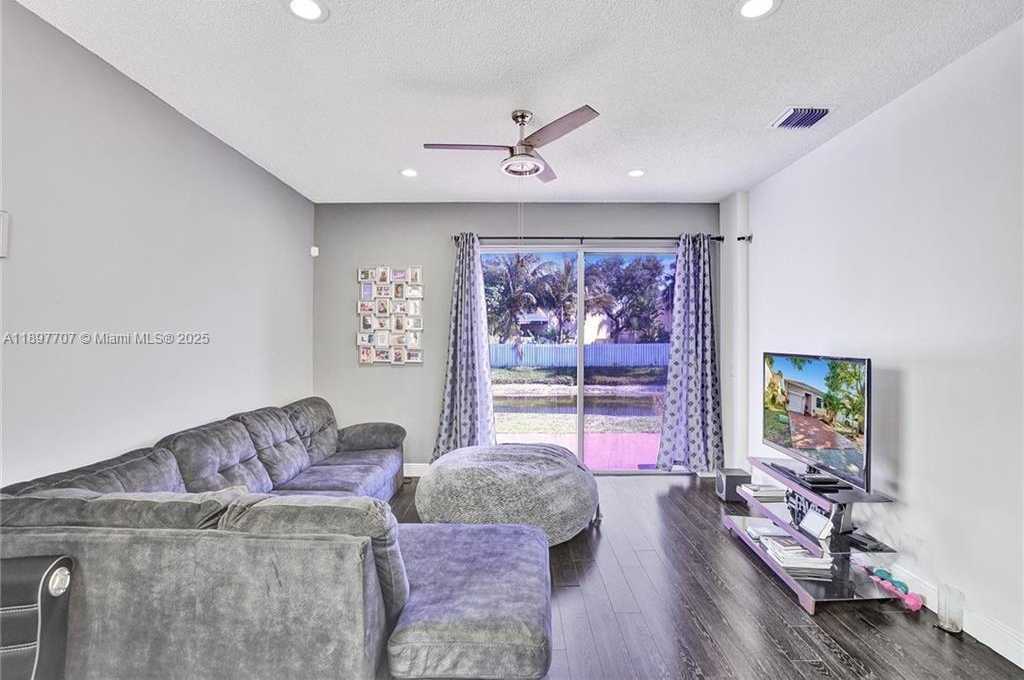 Small Image of 4824 NORTH WEST 19TH ST, Coconut Creek Number 6