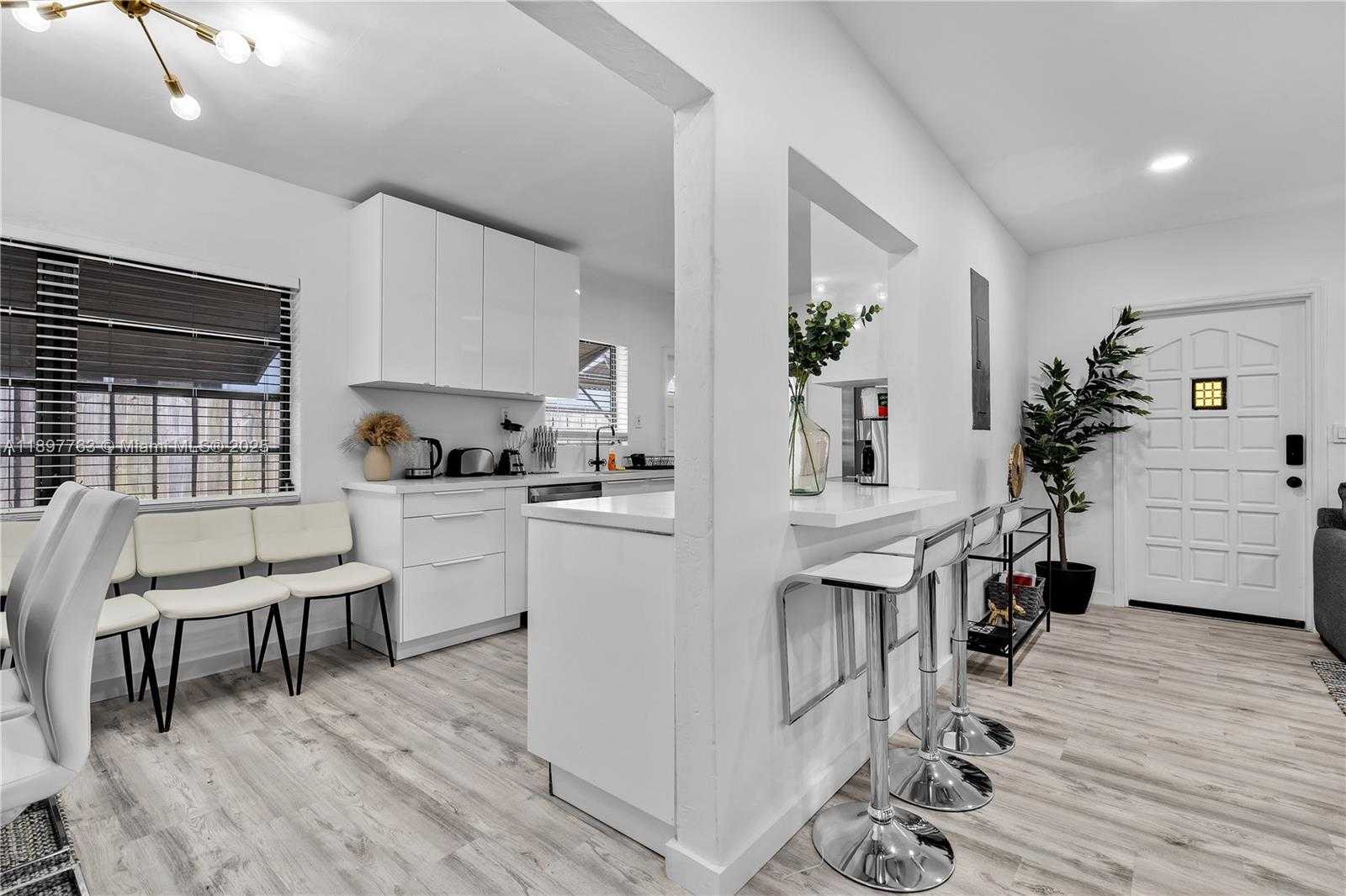 Small Image of 1510 NORMANDY DR, Miami Beach Number 10