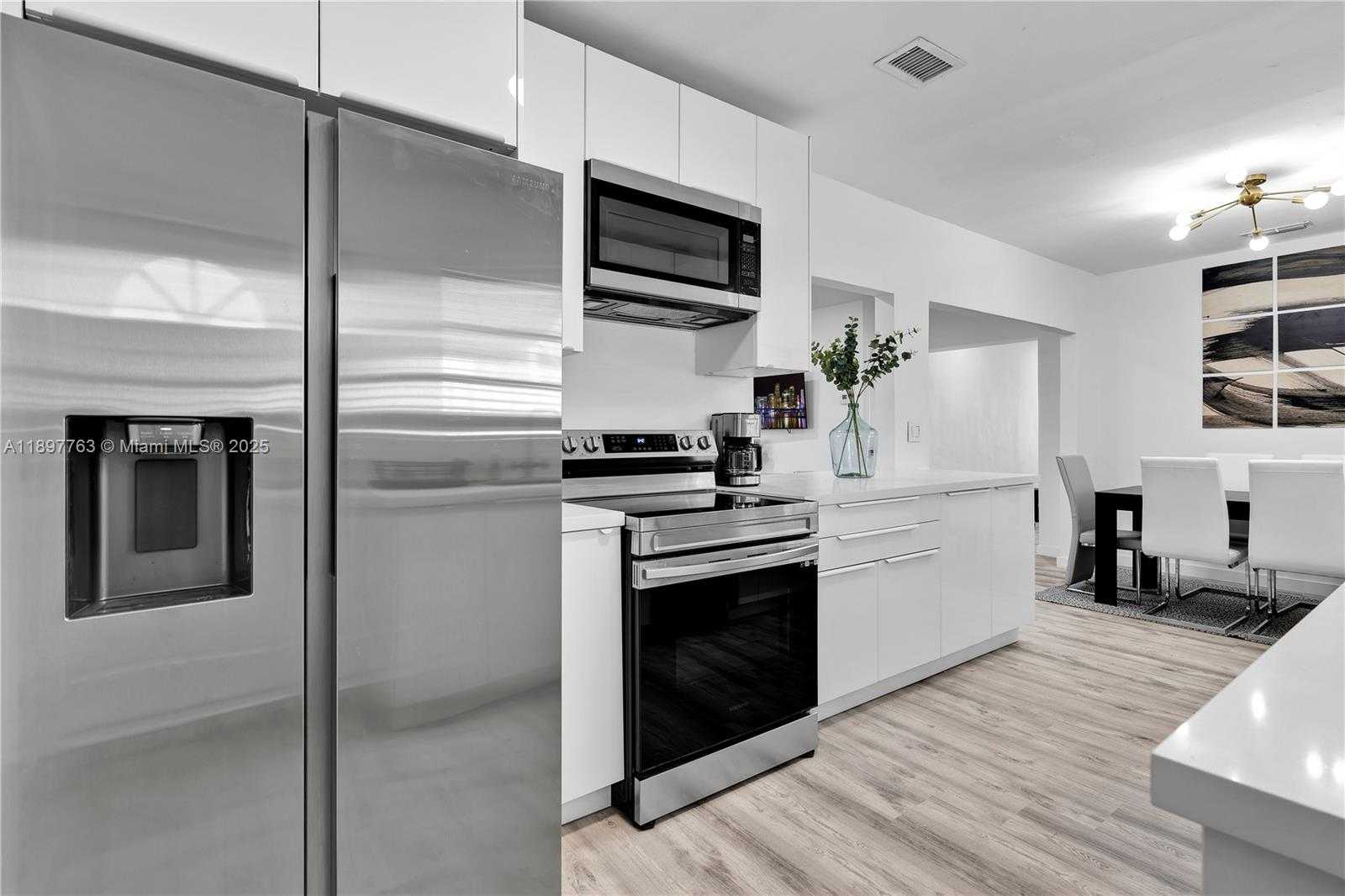 Small Image of 1510 NORMANDY DR, Miami Beach Number 11