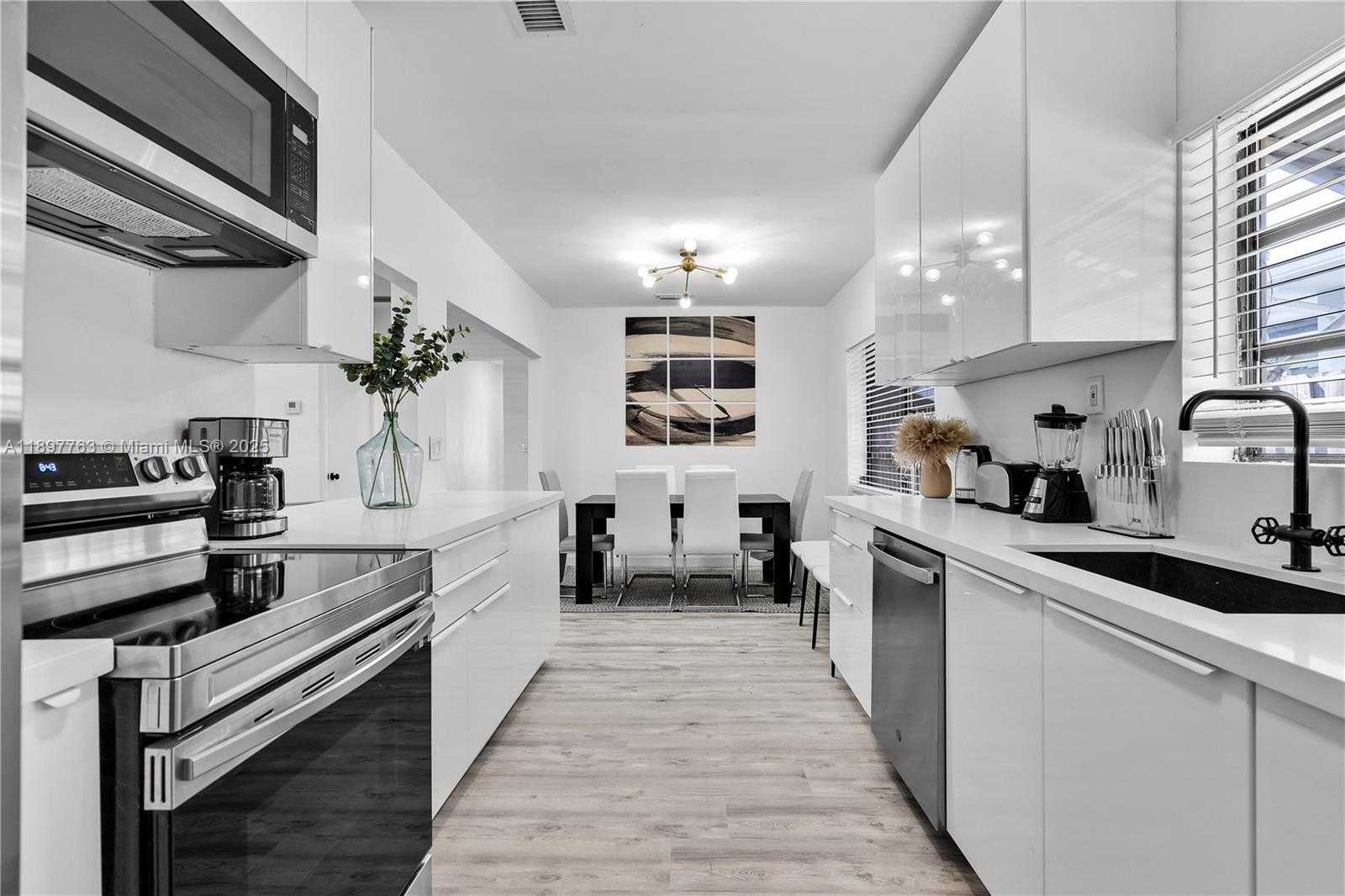 Small Image of 1510 NORMANDY DR, Miami Beach Number 12