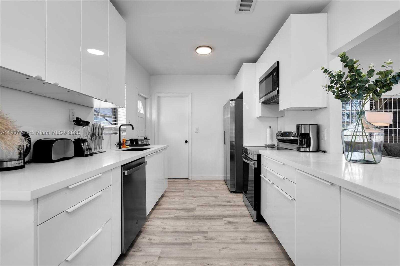 Small Image of 1510 NORMANDY DR, Miami Beach Number 13