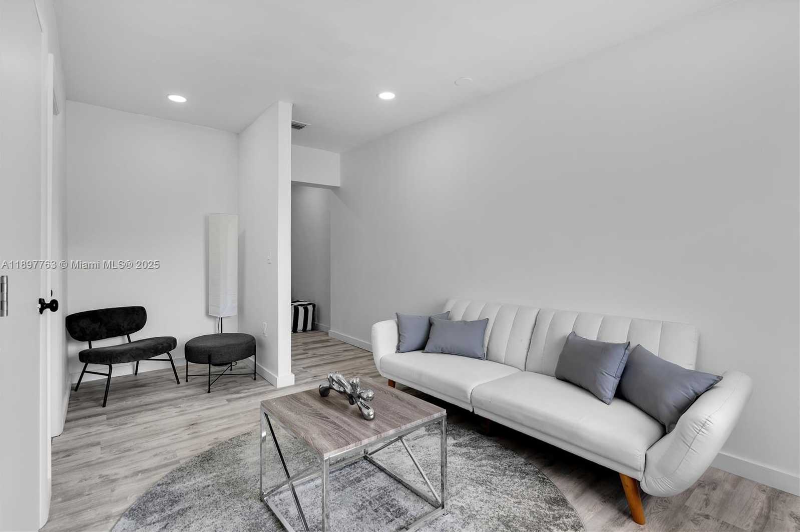 Small Image of 1510 NORMANDY DR, Miami Beach Number 16