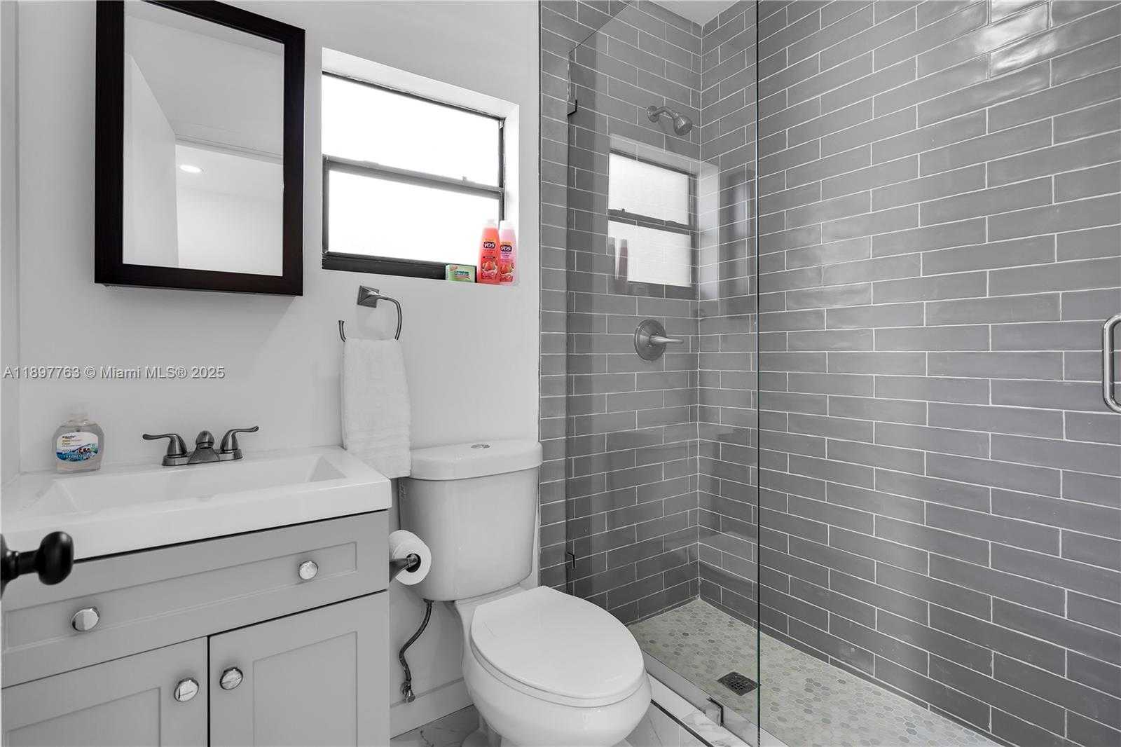 Small Image of 1510 NORMANDY DR, Miami Beach Number 17