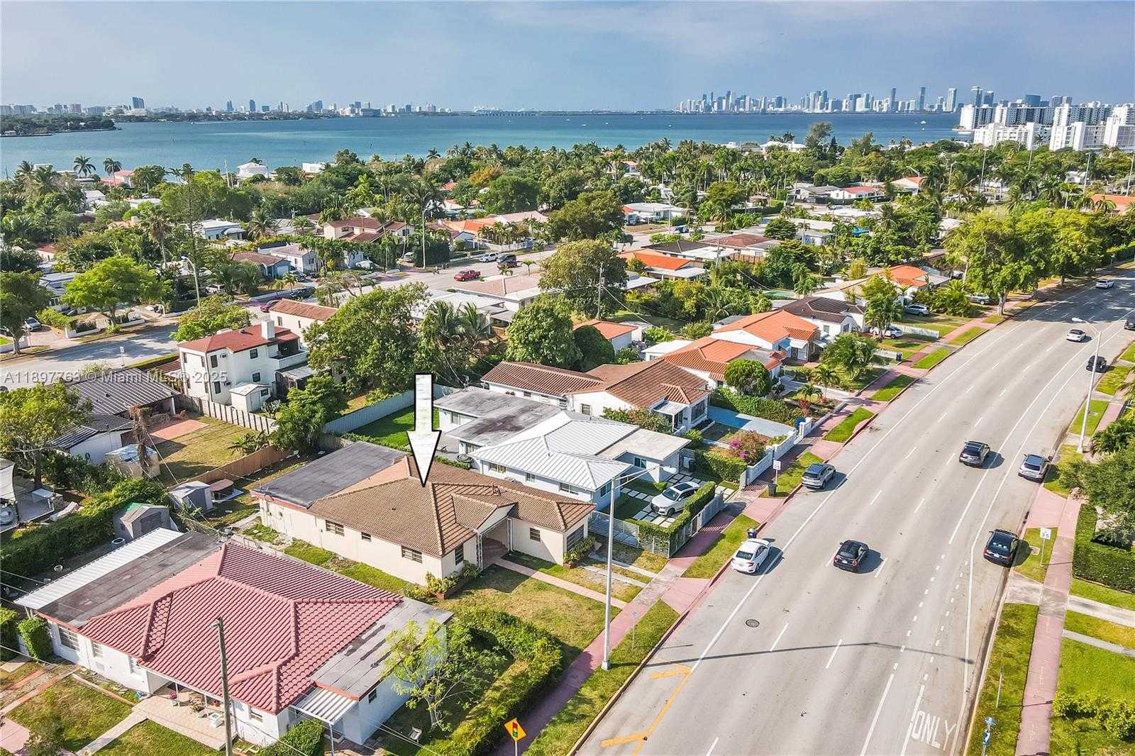 Small Image of 1510 NORMANDY DR, Miami Beach Number 2