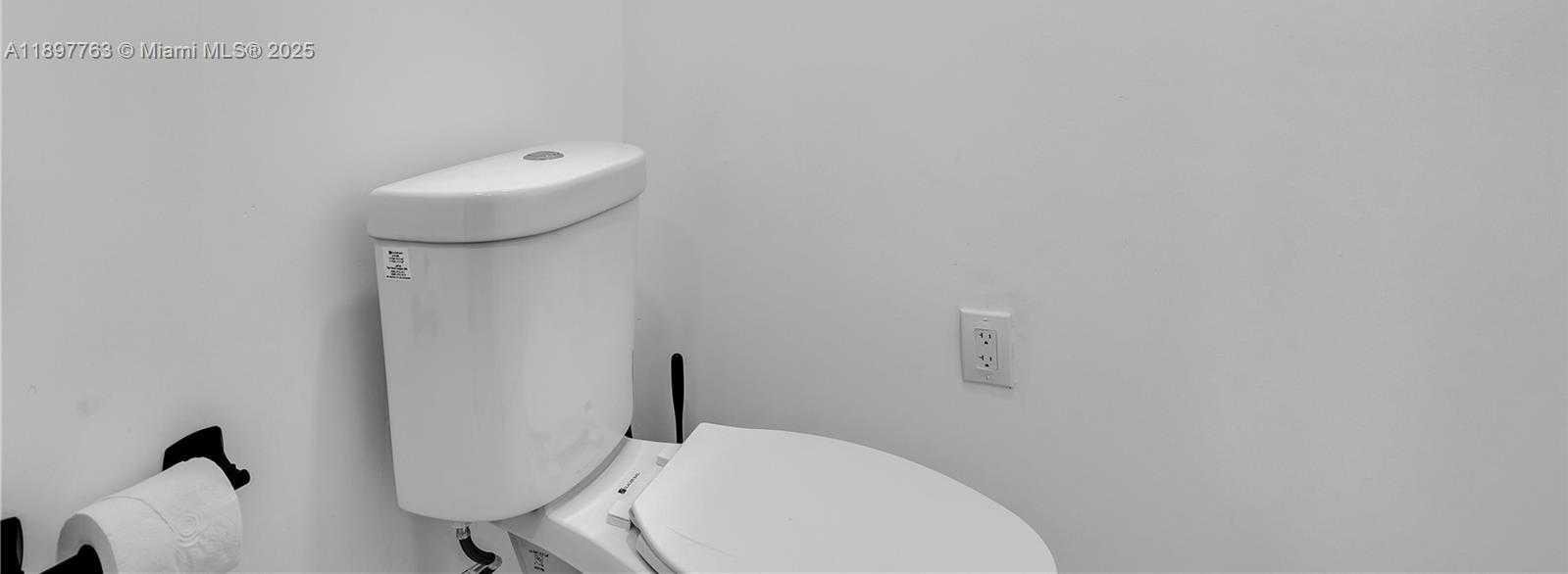 Small Image of 1510 NORMANDY DR, Miami Beach Number 24