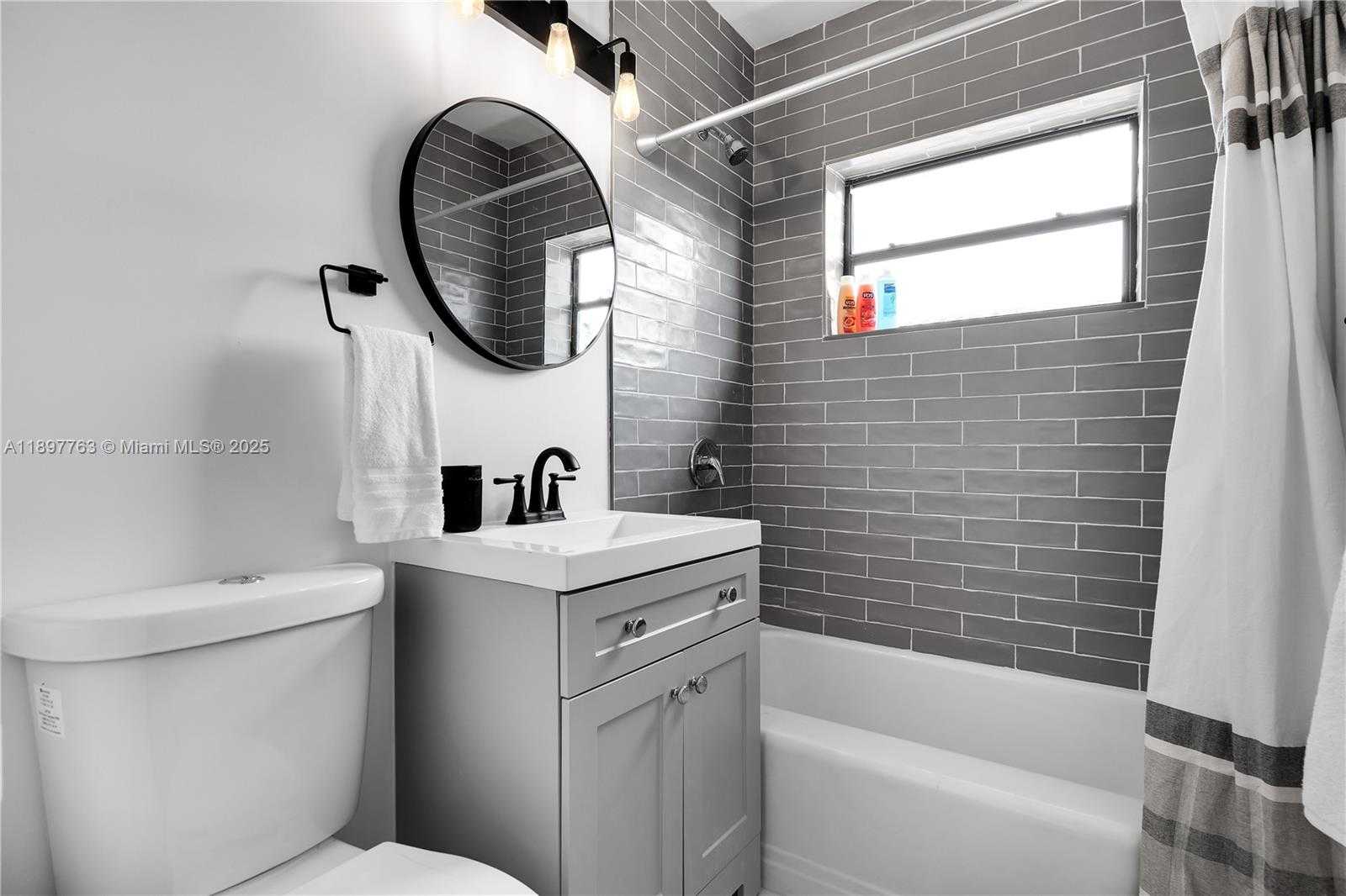 Small Image of 1510 NORMANDY DR, Miami Beach Number 28