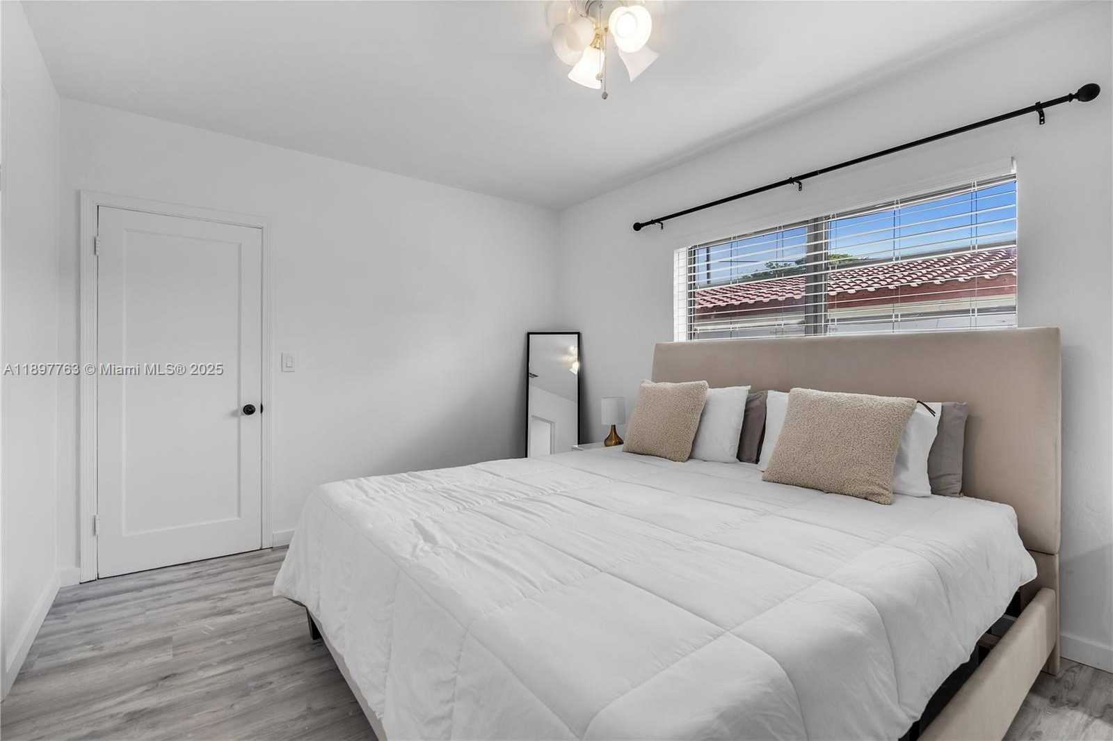 Small Image of 1510 NORMANDY DR, Miami Beach Number 30