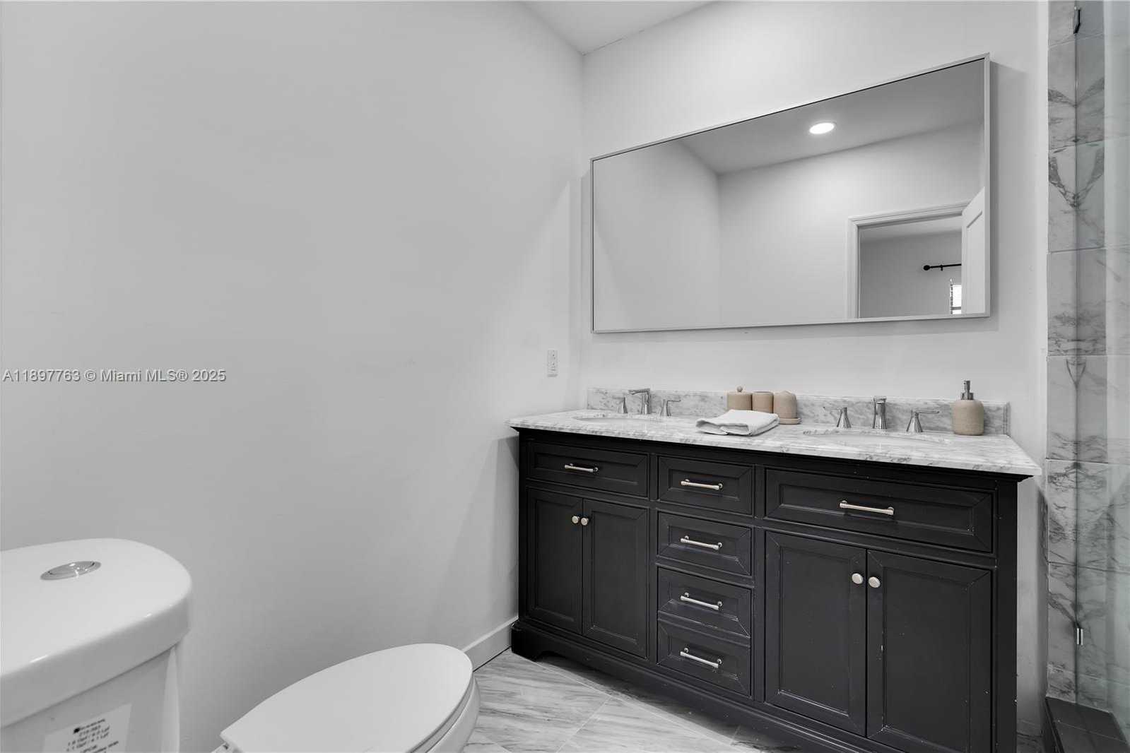 Small Image of 1510 NORMANDY DR, Miami Beach Number 32