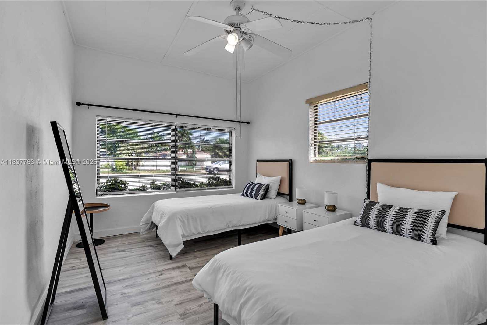 Small Image of 1510 NORMANDY DR, Miami Beach Number 35