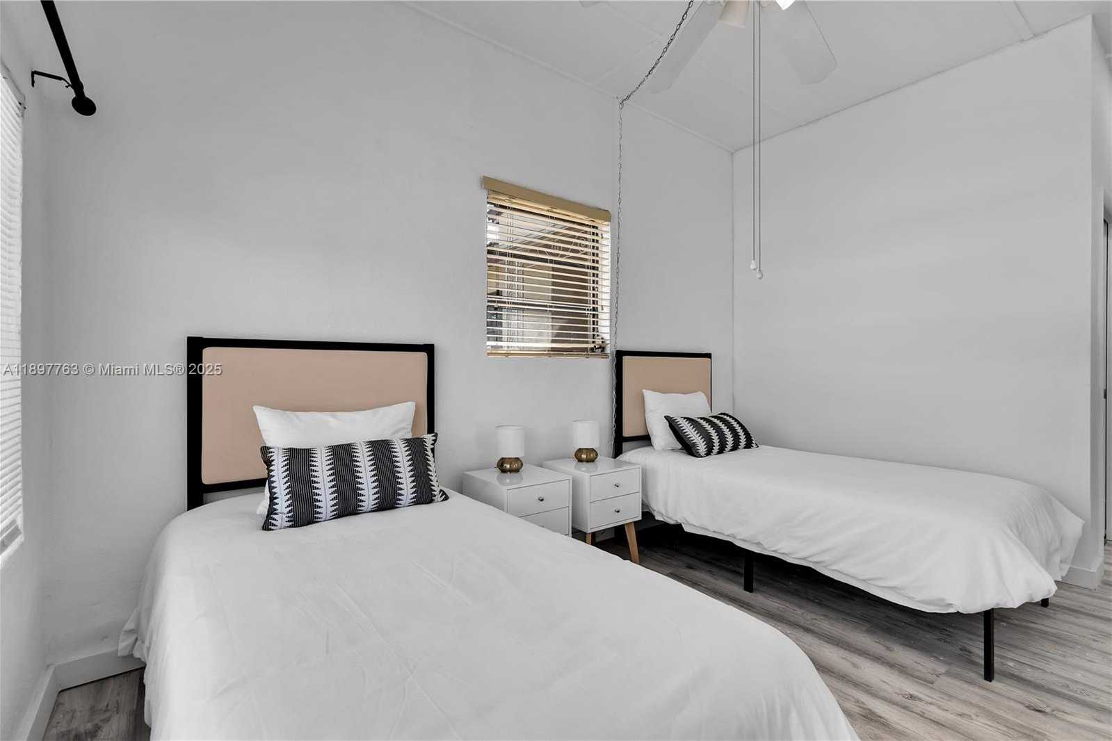 Small Image of 1510 NORMANDY DR, Miami Beach Number 36