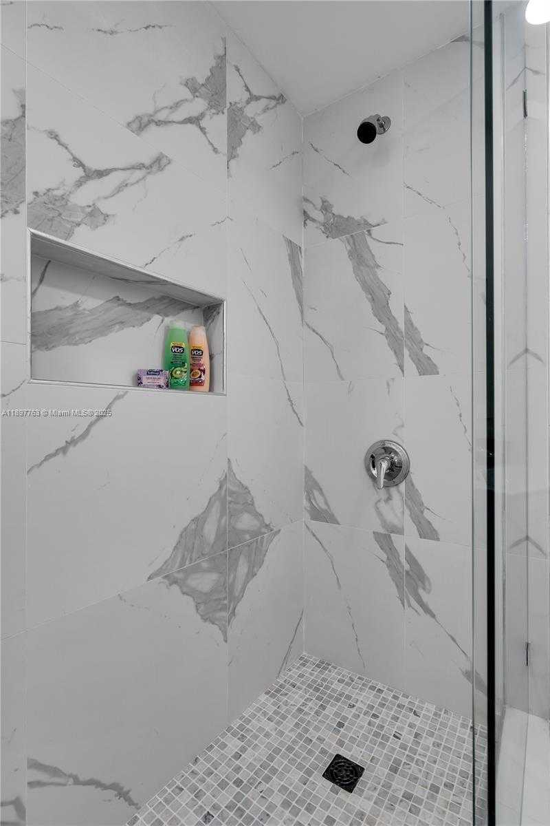 Small Image of 1510 NORMANDY DR, Miami Beach Number 38