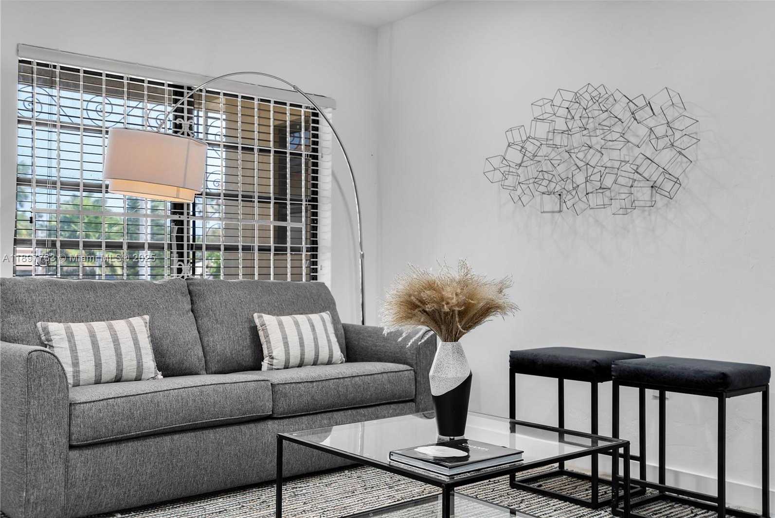 Small Image of 1510 NORMANDY DR, Miami Beach Number 42