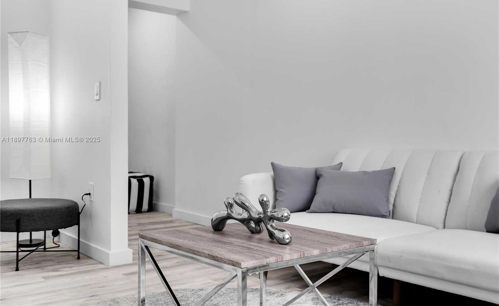 Small Image of 1510 NORMANDY DR, Miami Beach Number 43