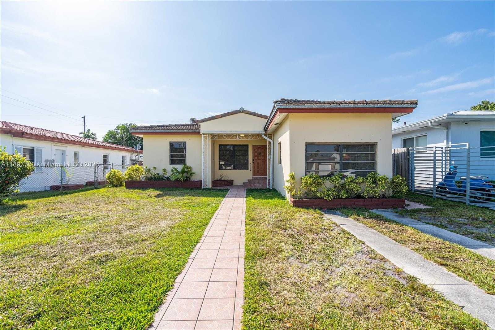 Small Image of 1510 NORMANDY DR, Miami Beach Number 44