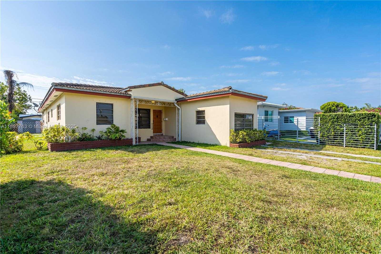 Small Image of 1510 NORMANDY DR, Miami Beach Number 45