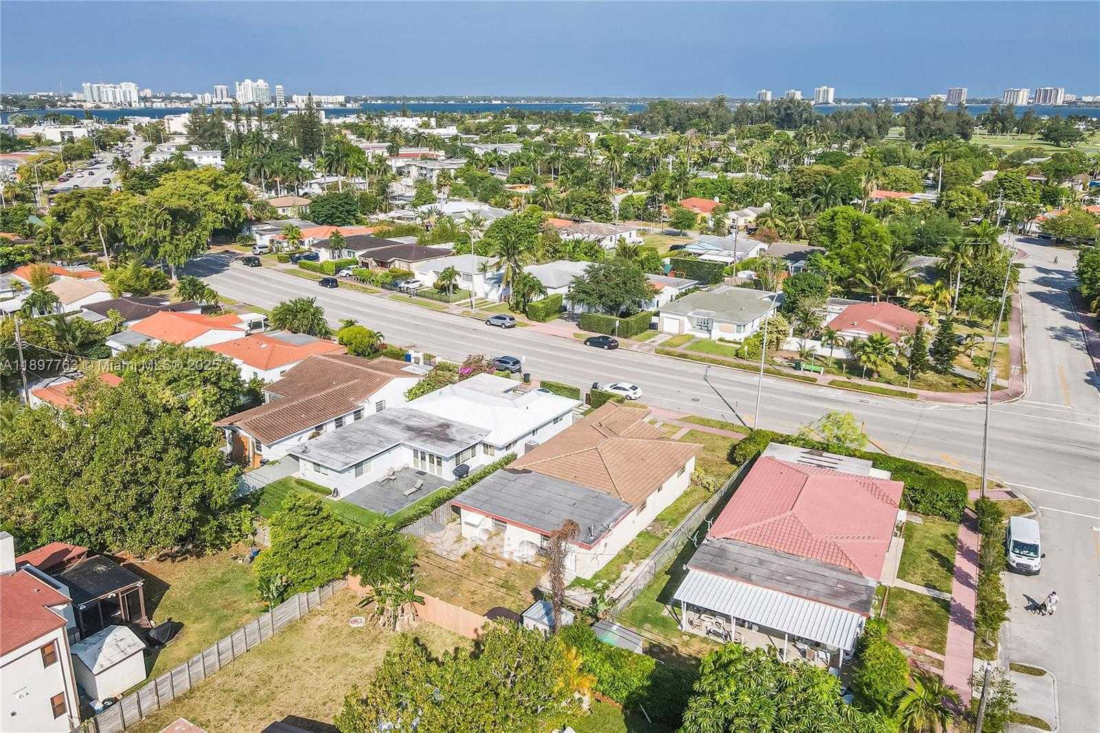 Small Image of 1510 NORMANDY DR, Miami Beach Number 48