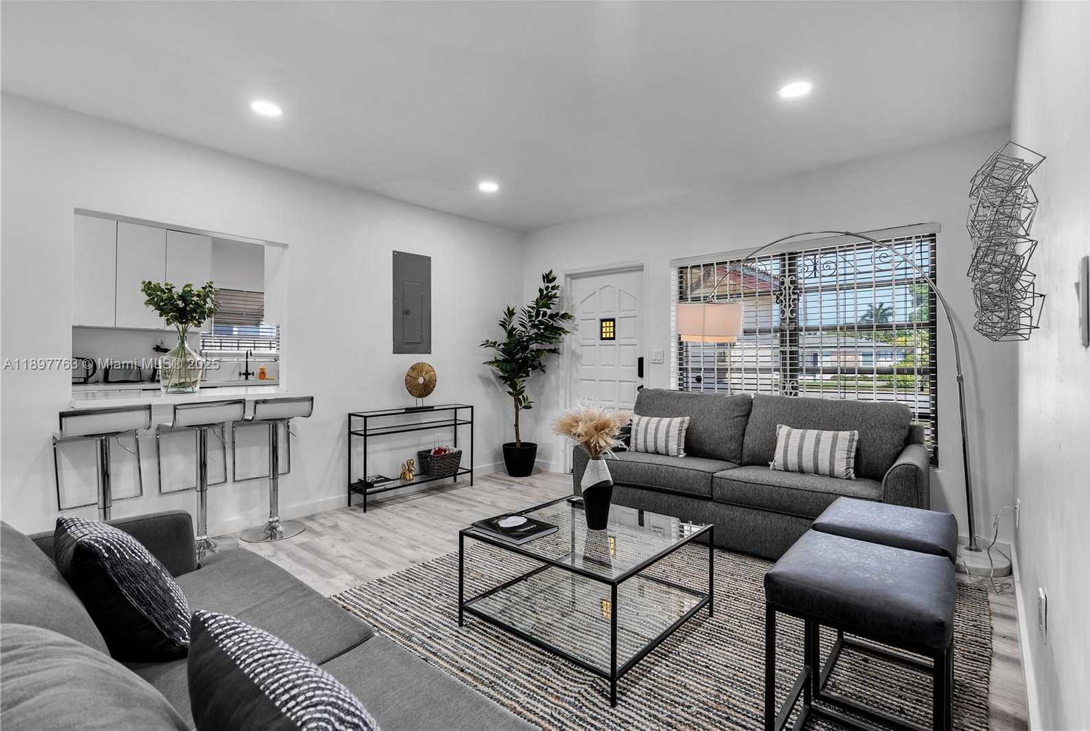 Small Image of 1510 NORMANDY DR, Miami Beach Number 5