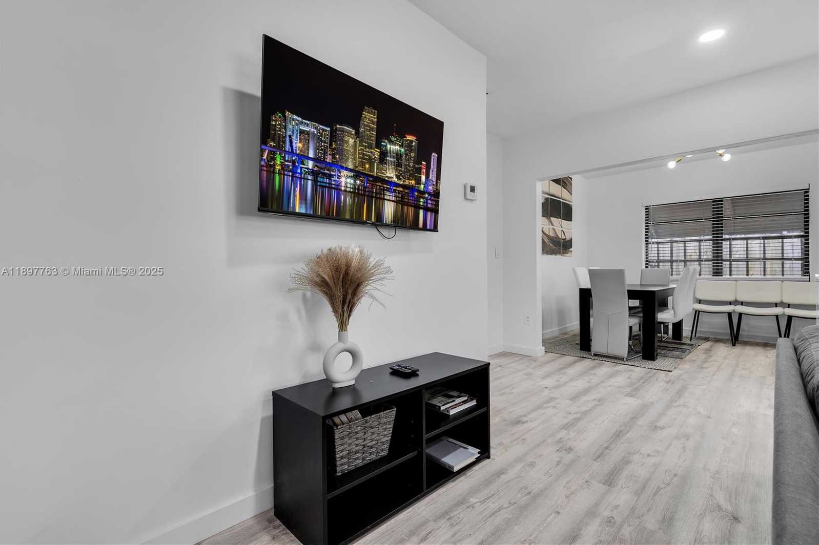 Small Image of 1510 NORMANDY DR, Miami Beach Number 6