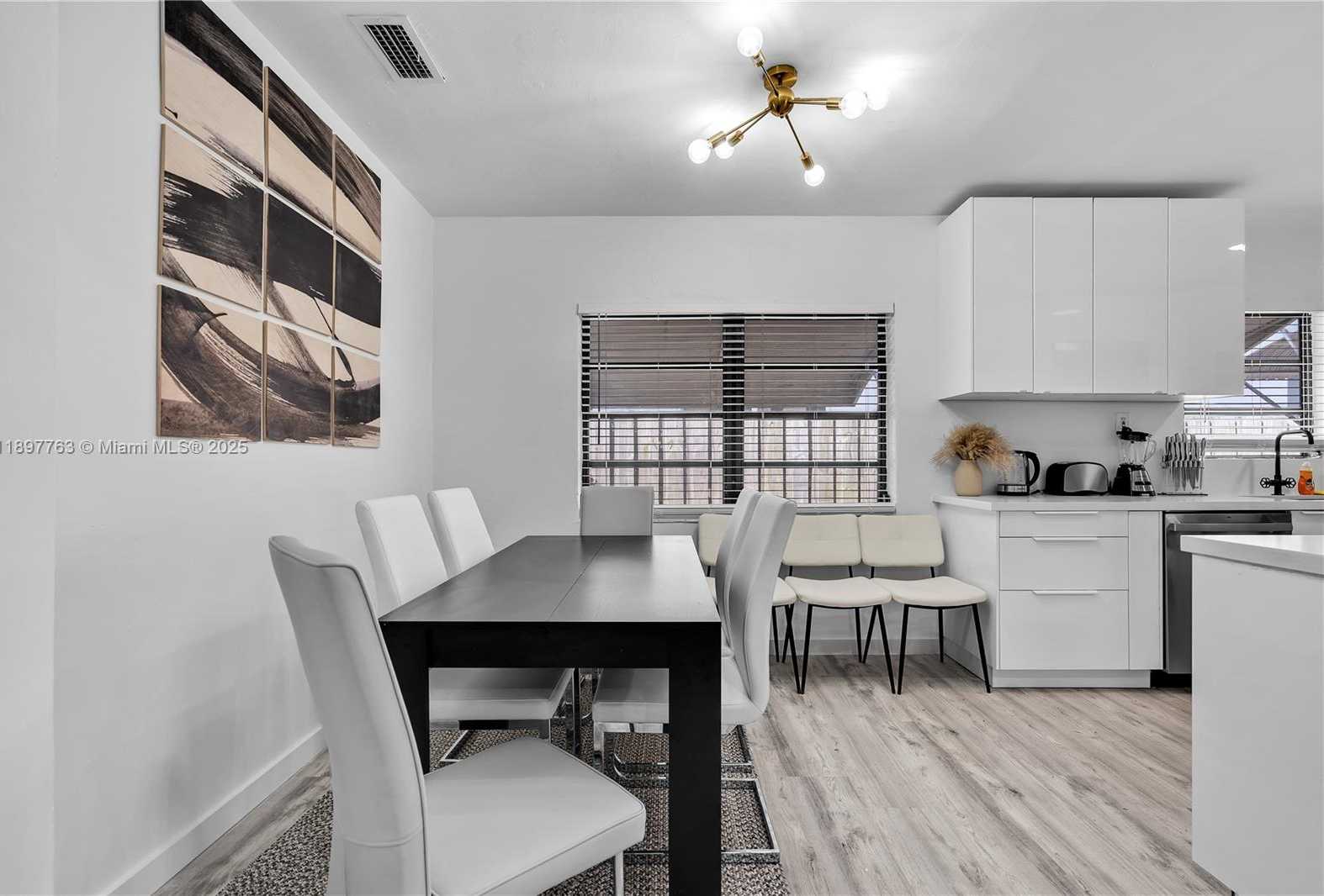 Small Image of 1510 NORMANDY DR, Miami Beach Number 7
