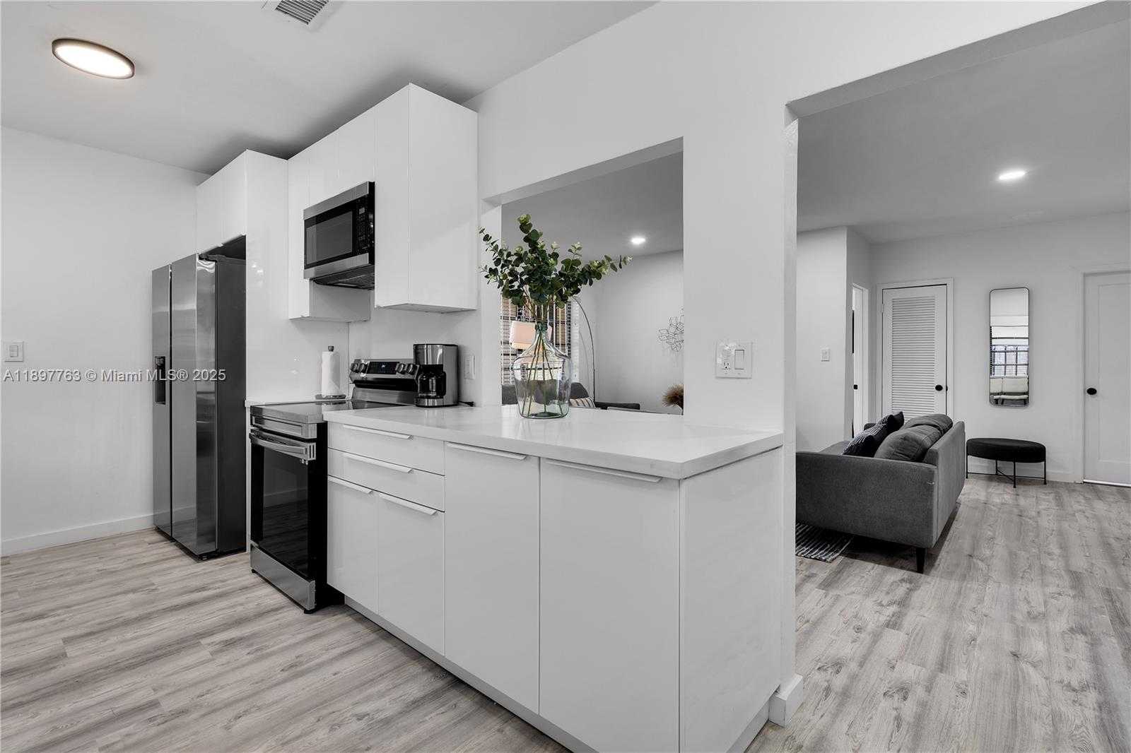 Small Image of 1510 NORMANDY DR, Miami Beach Number 9