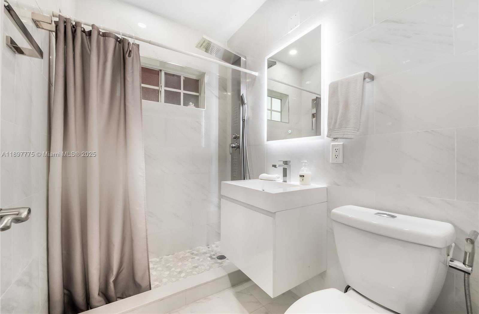 Small Image of 1590 NORTH EAST 141ST ST, North Miami Number 10