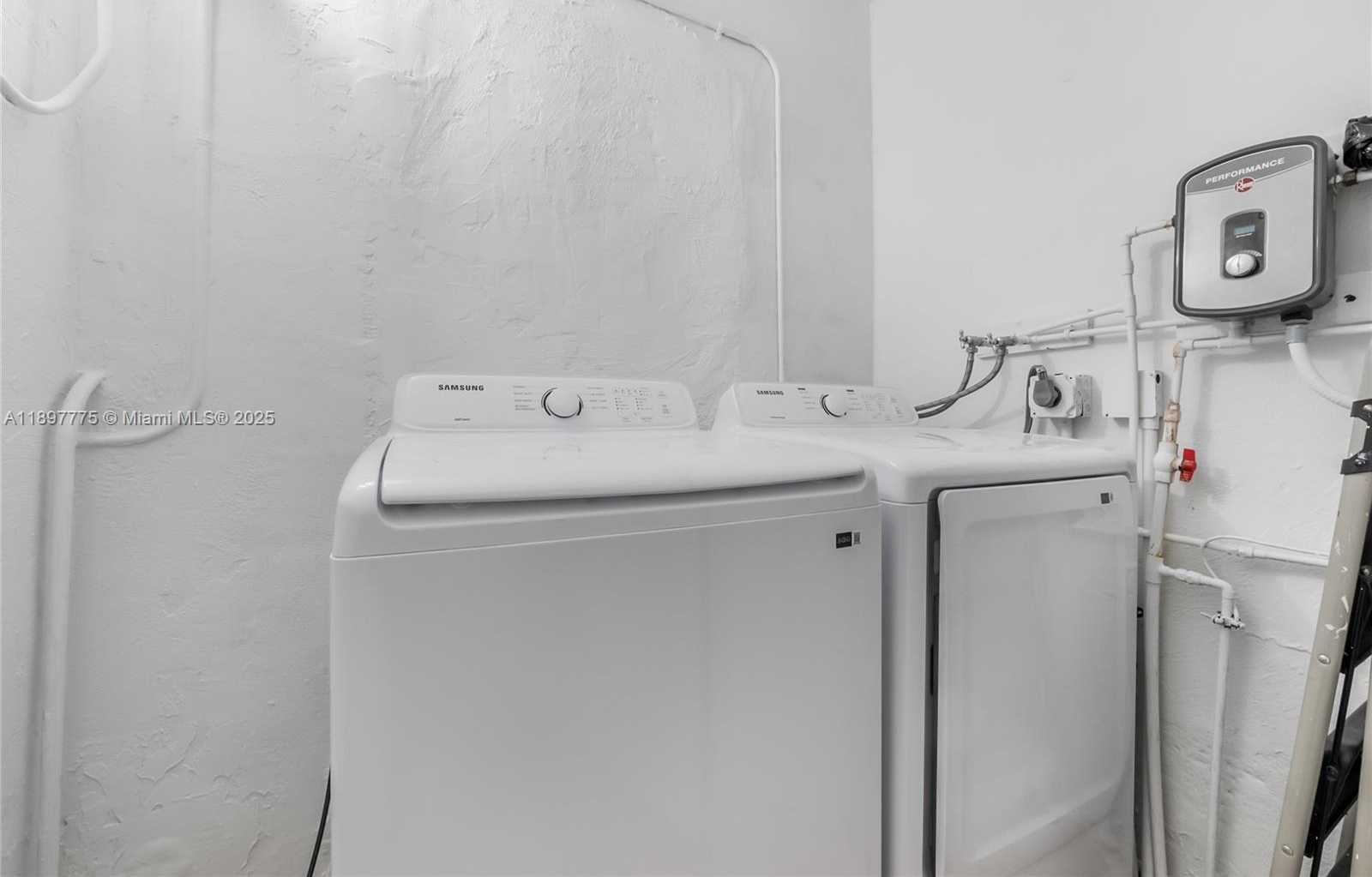 Small Image of 1590 NORTH EAST 141ST ST, North Miami Number 11