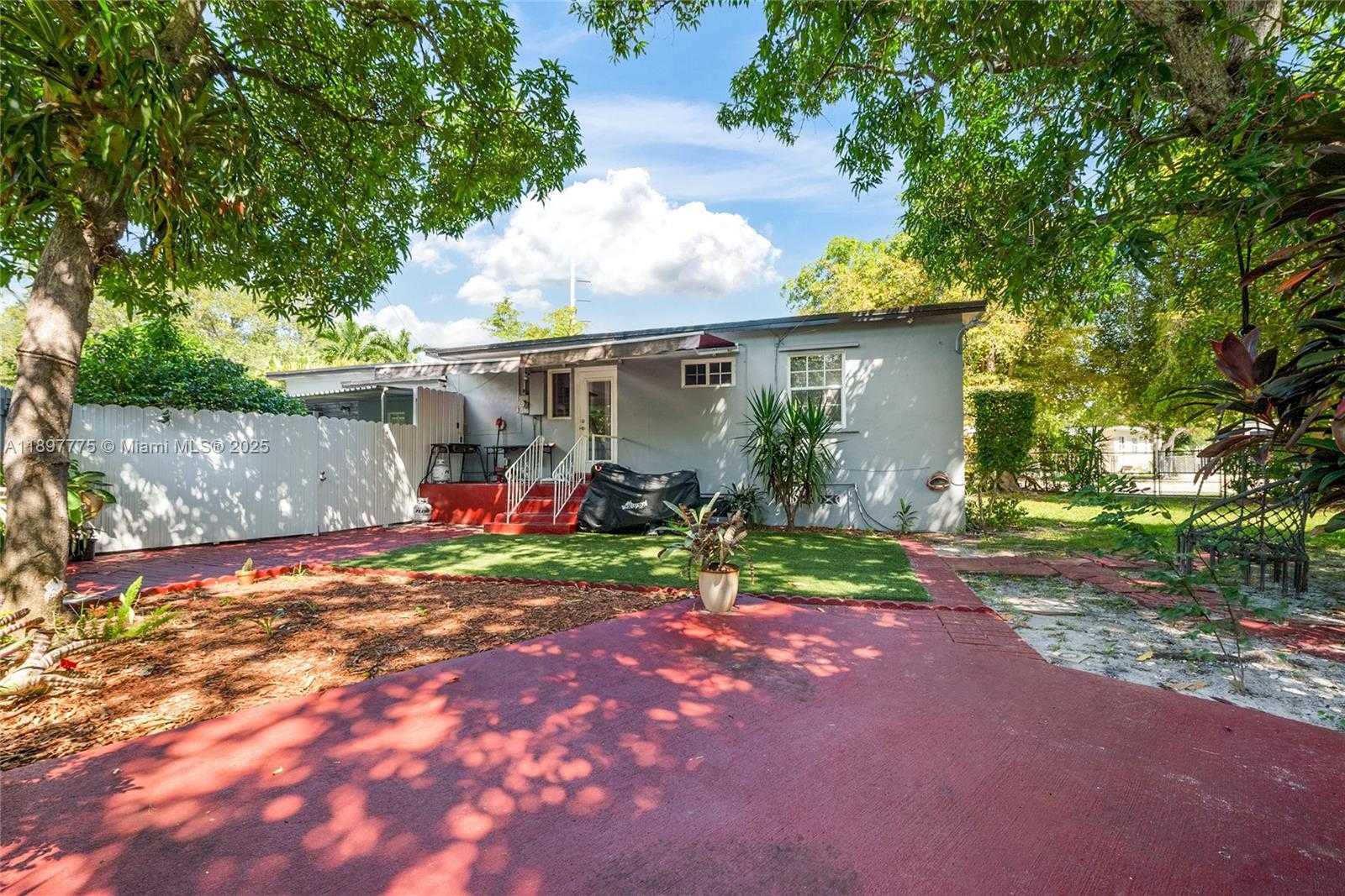 Small Image of 1590 NORTH EAST 141ST ST, North Miami Number 13