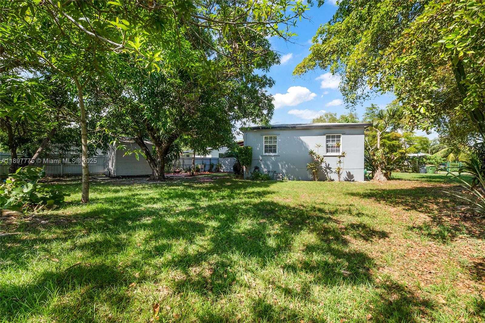Small Image of 1590 NORTH EAST 141ST ST, North Miami Number 14