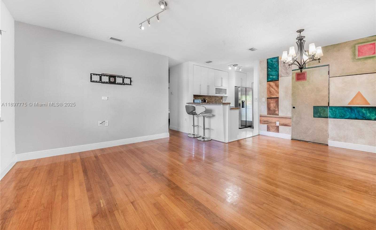 Small Image of 1590 NORTH EAST 141ST ST, North Miami Number 2