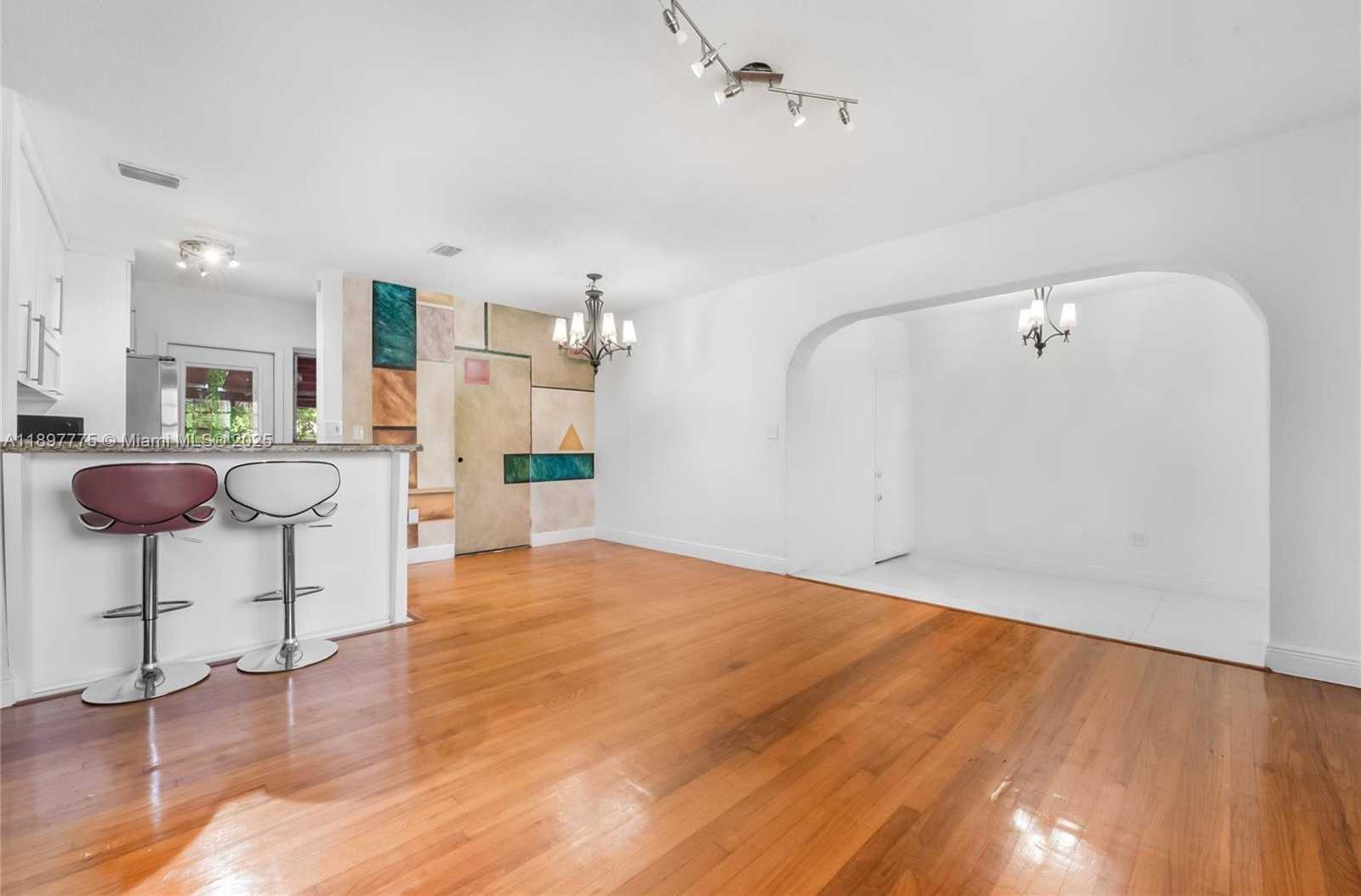 Small Image of 1590 NORTH EAST 141ST ST, North Miami Number 3