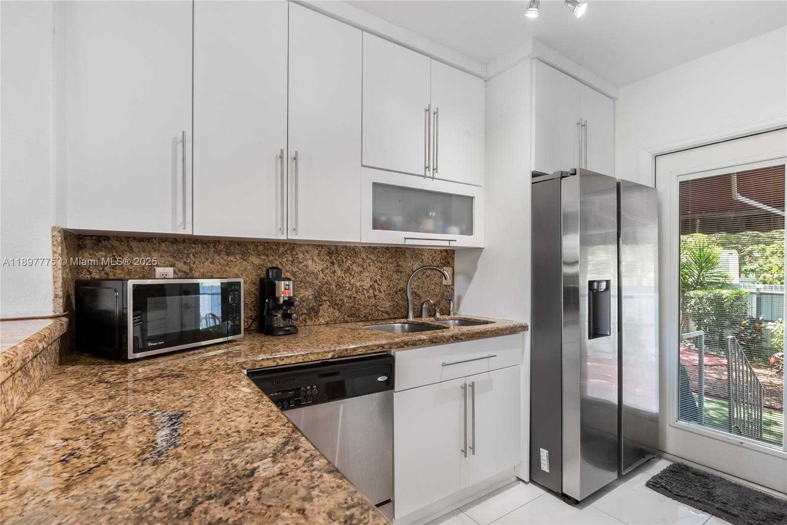 Small Image of 1590 NORTH EAST 141ST ST, North Miami Number 5