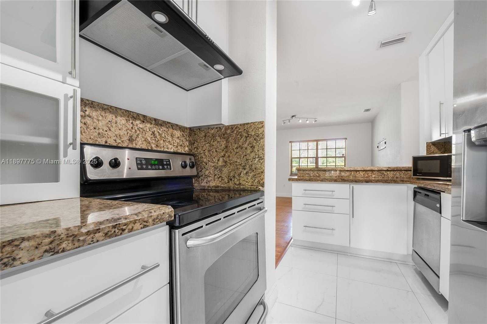 Small Image of 1590 NORTH EAST 141ST ST, North Miami Number 6