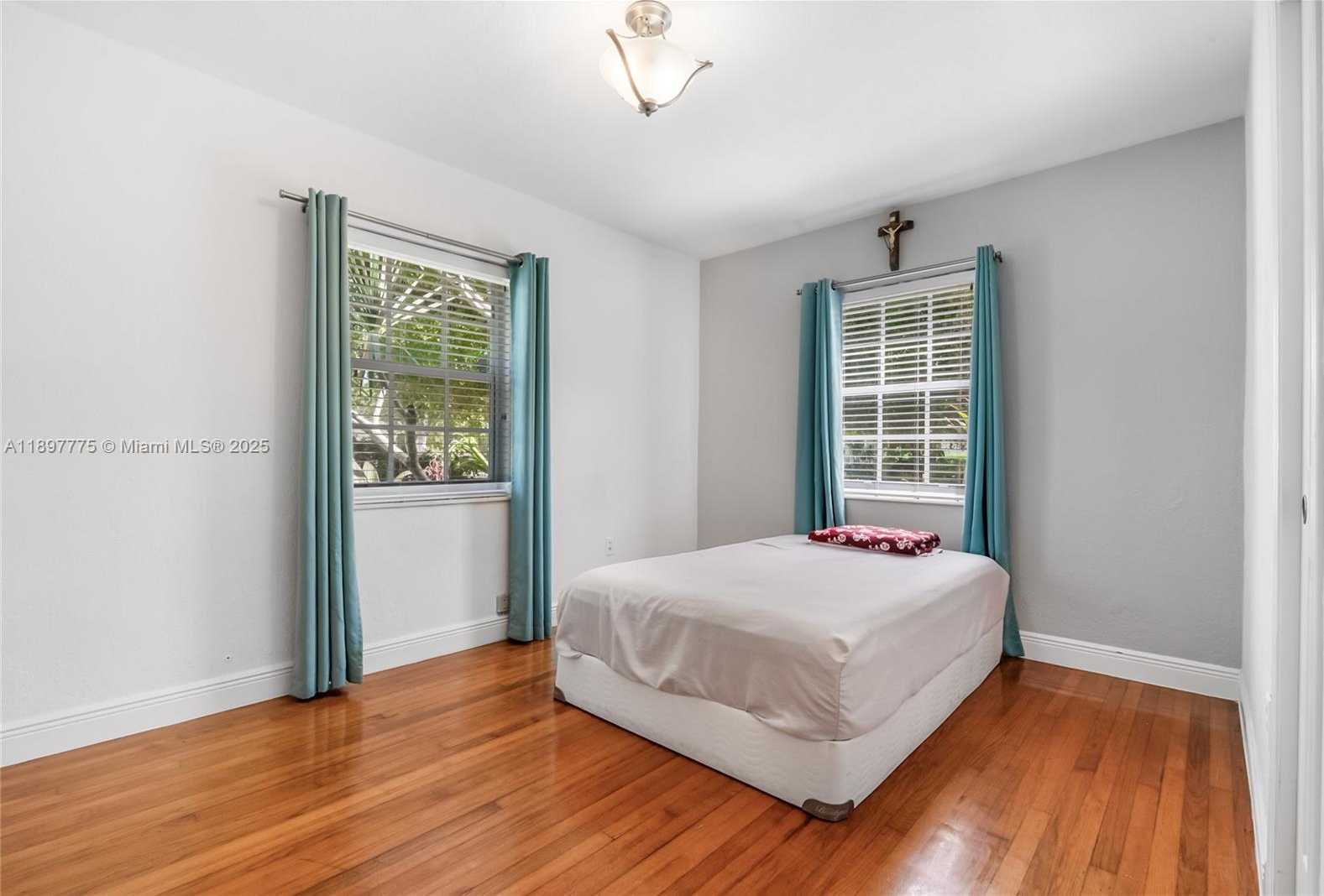 Small Image of 1590 NORTH EAST 141ST ST, North Miami Number 7