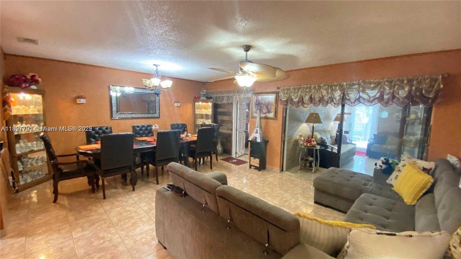 Small Image of 19764 54 AVE, Miami Gardens Number 8