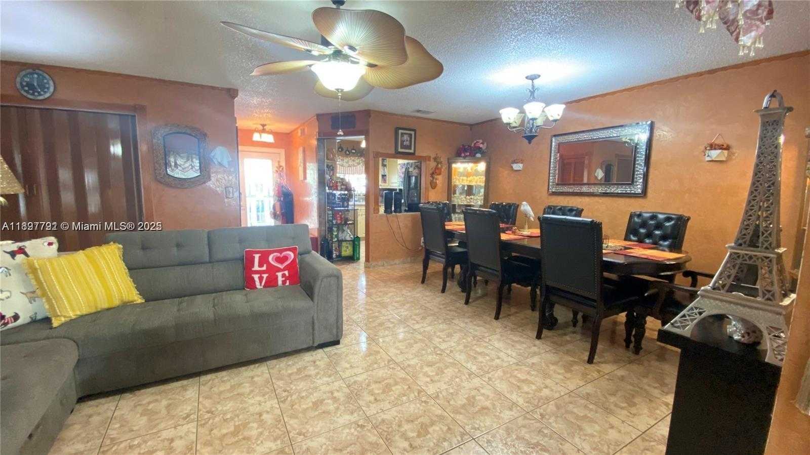 Small Image of 19764 54 AVE, Miami Gardens Number 9