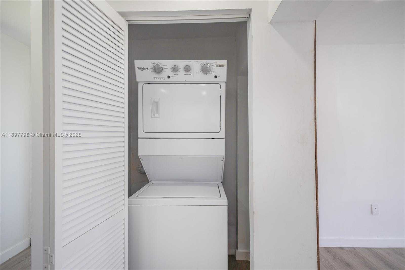 Small Image of 6371 SCOTT ST, Hollywood Number 10