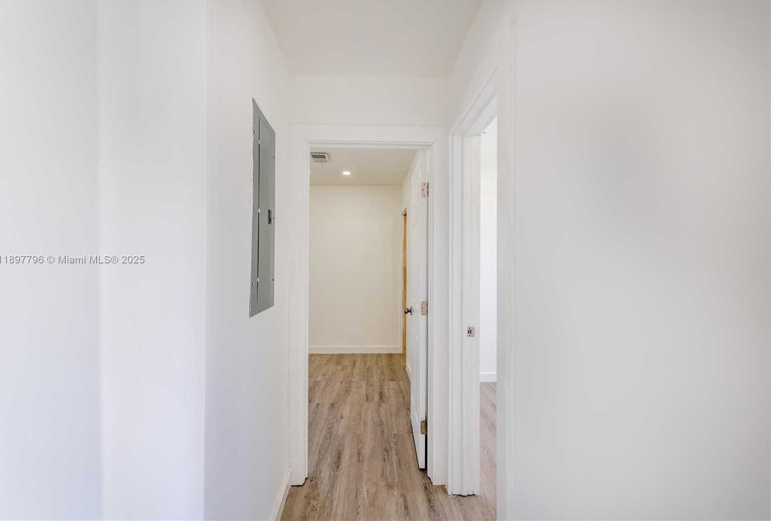 Small Image of 6371 SCOTT ST, Hollywood Number 11