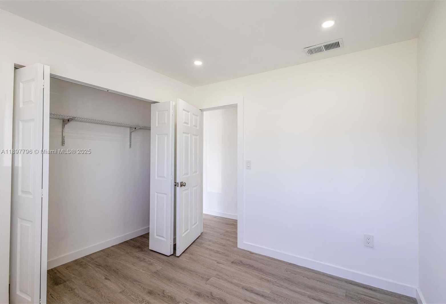 Small Image of 6371 SCOTT ST, Hollywood Number 13