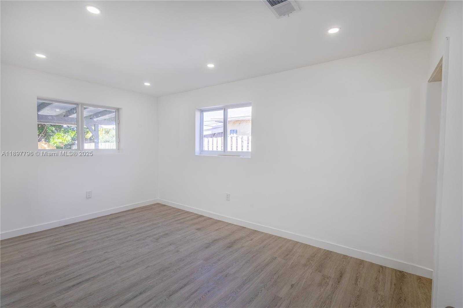 Small Image of 6371 SCOTT ST, Hollywood Number 14
