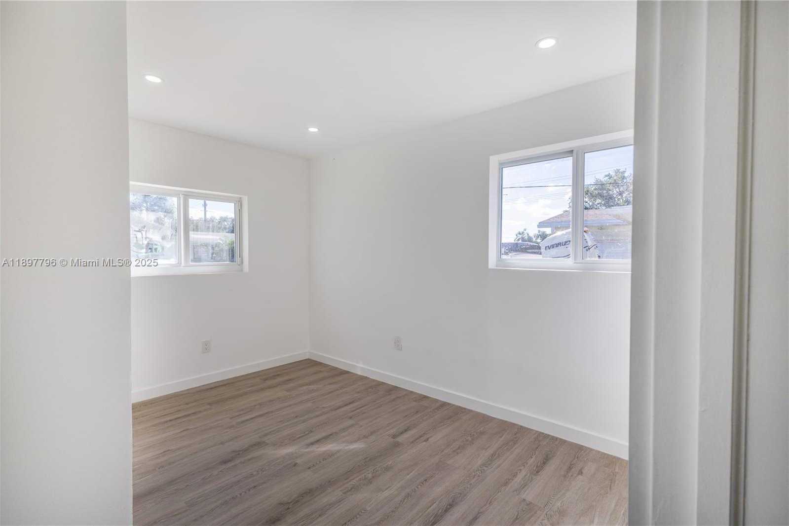 Small Image of 6371 SCOTT ST, Hollywood Number 17