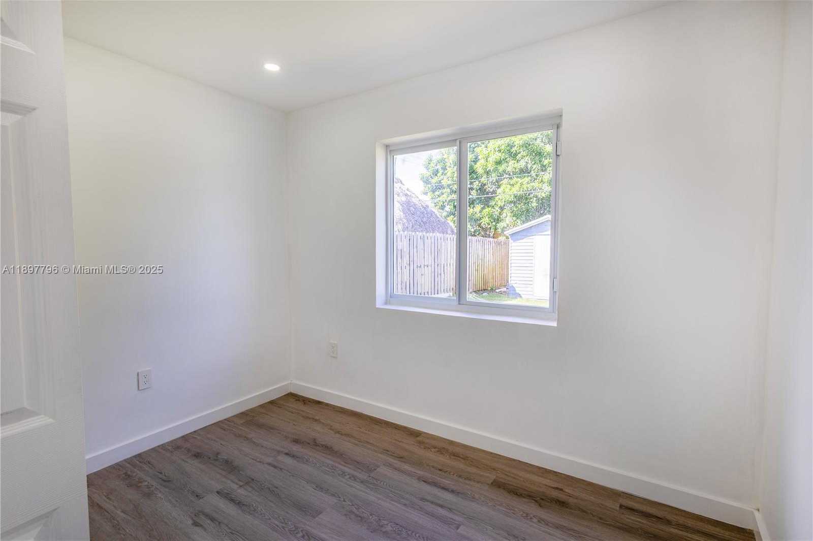 Small Image of 6371 SCOTT ST, Hollywood Number 20