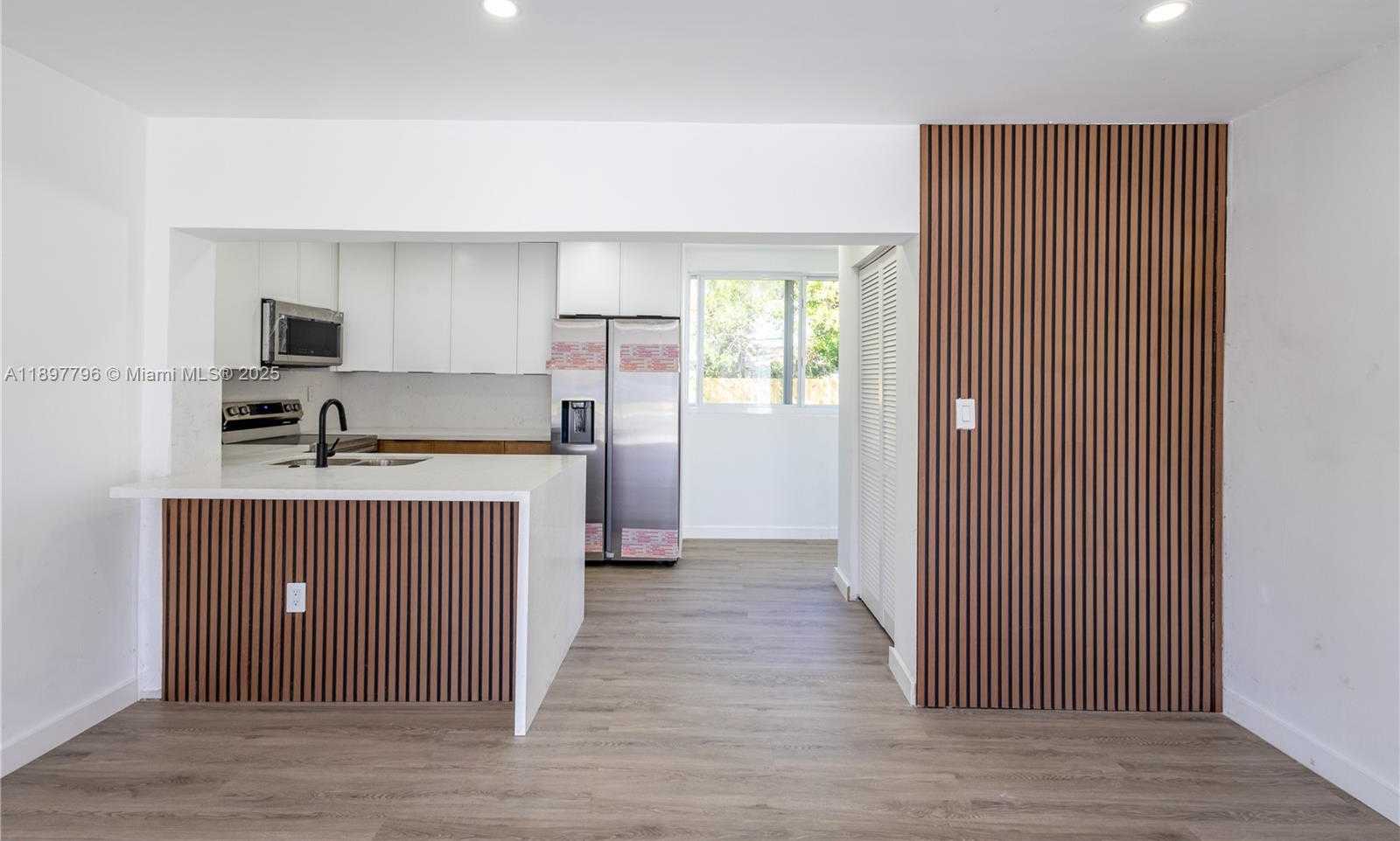 Small Image of 6371 SCOTT ST, Hollywood Number 6