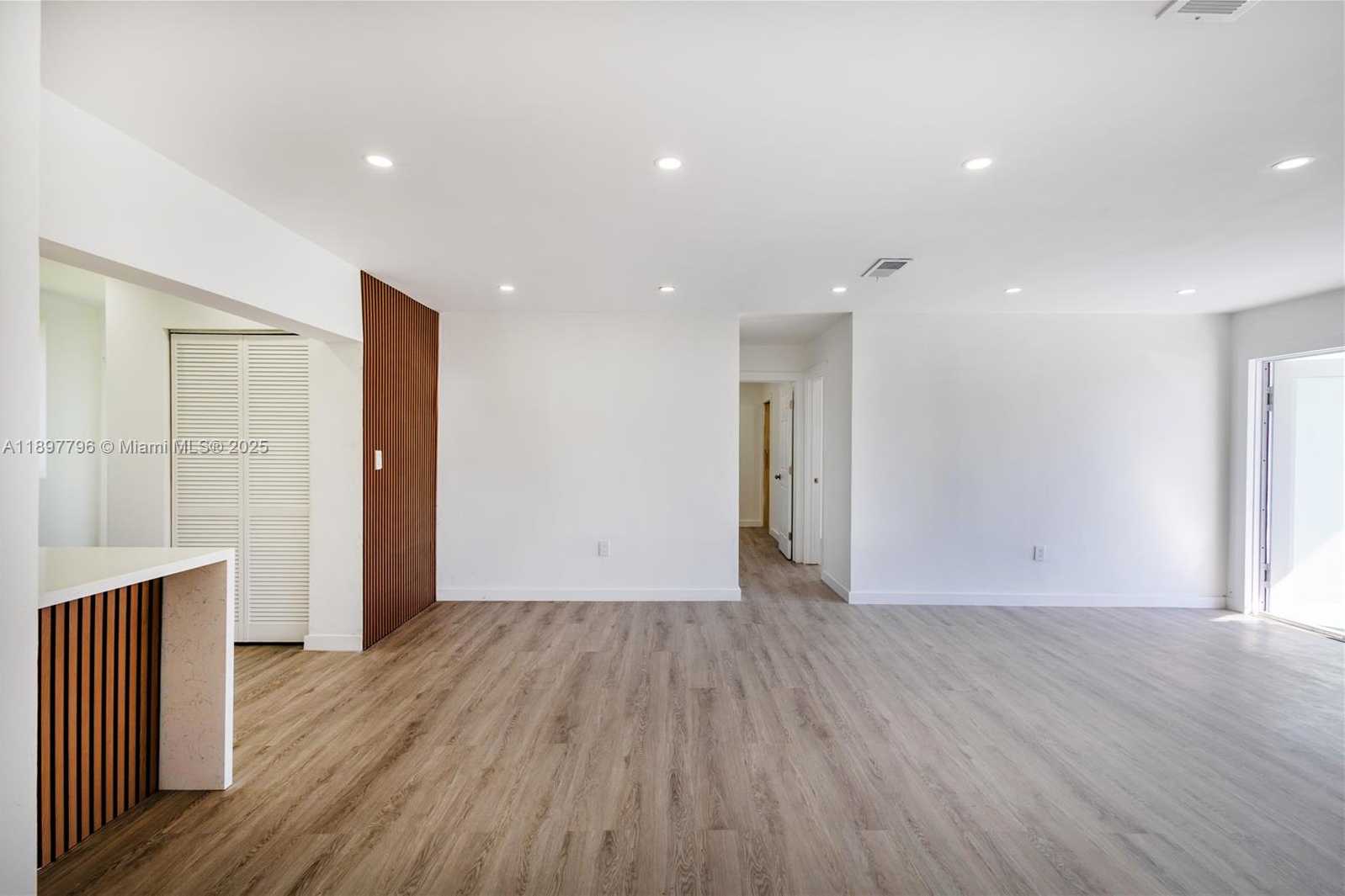 Small Image of 6371 SCOTT ST, Hollywood Number 7