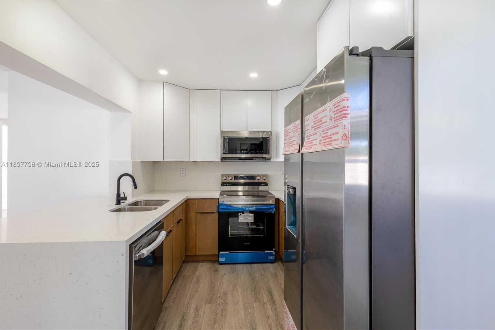 Small Image of 6371 SCOTT ST, Hollywood Number 8