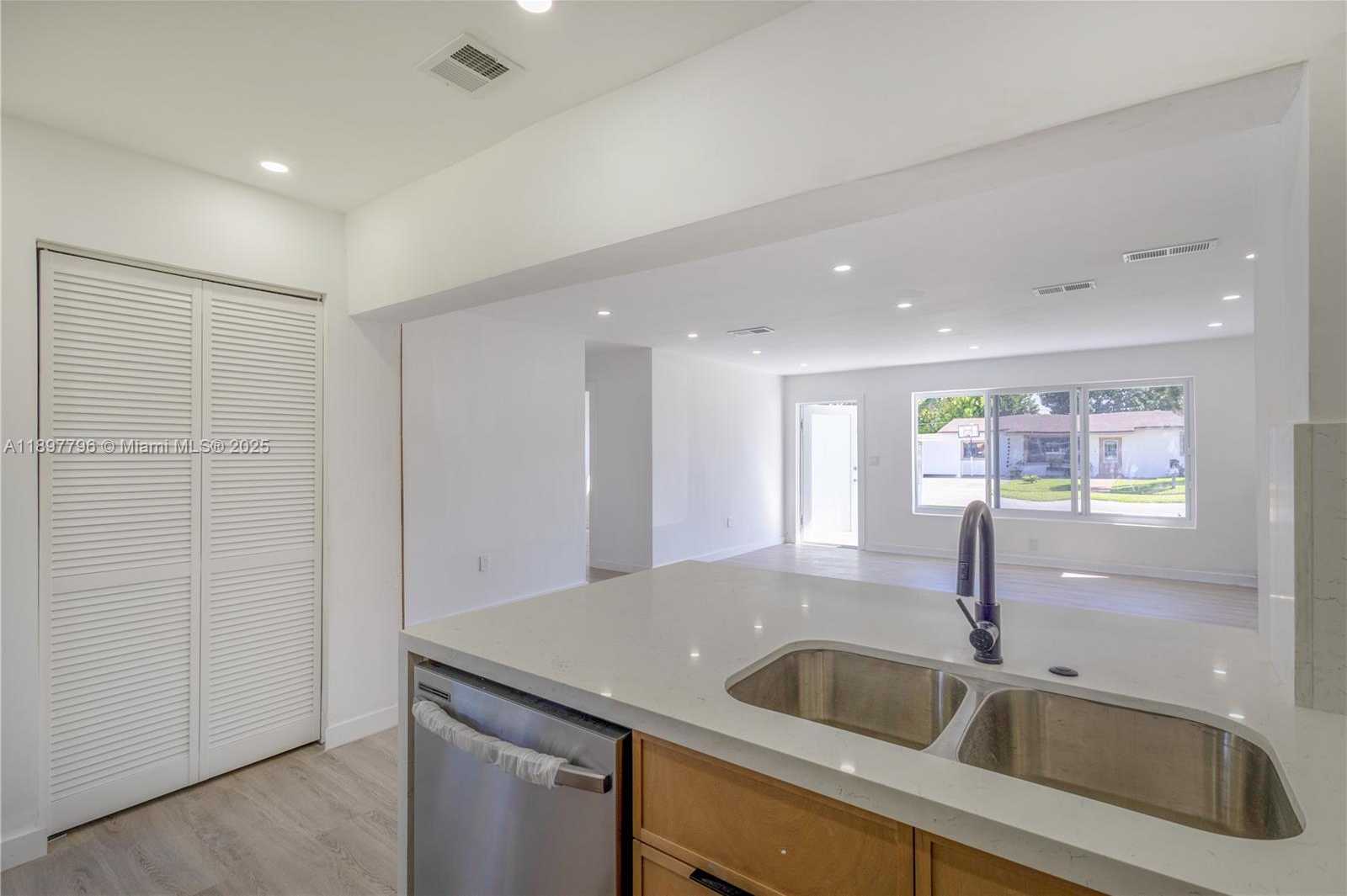 Small Image of 6371 SCOTT ST, Hollywood Number 9