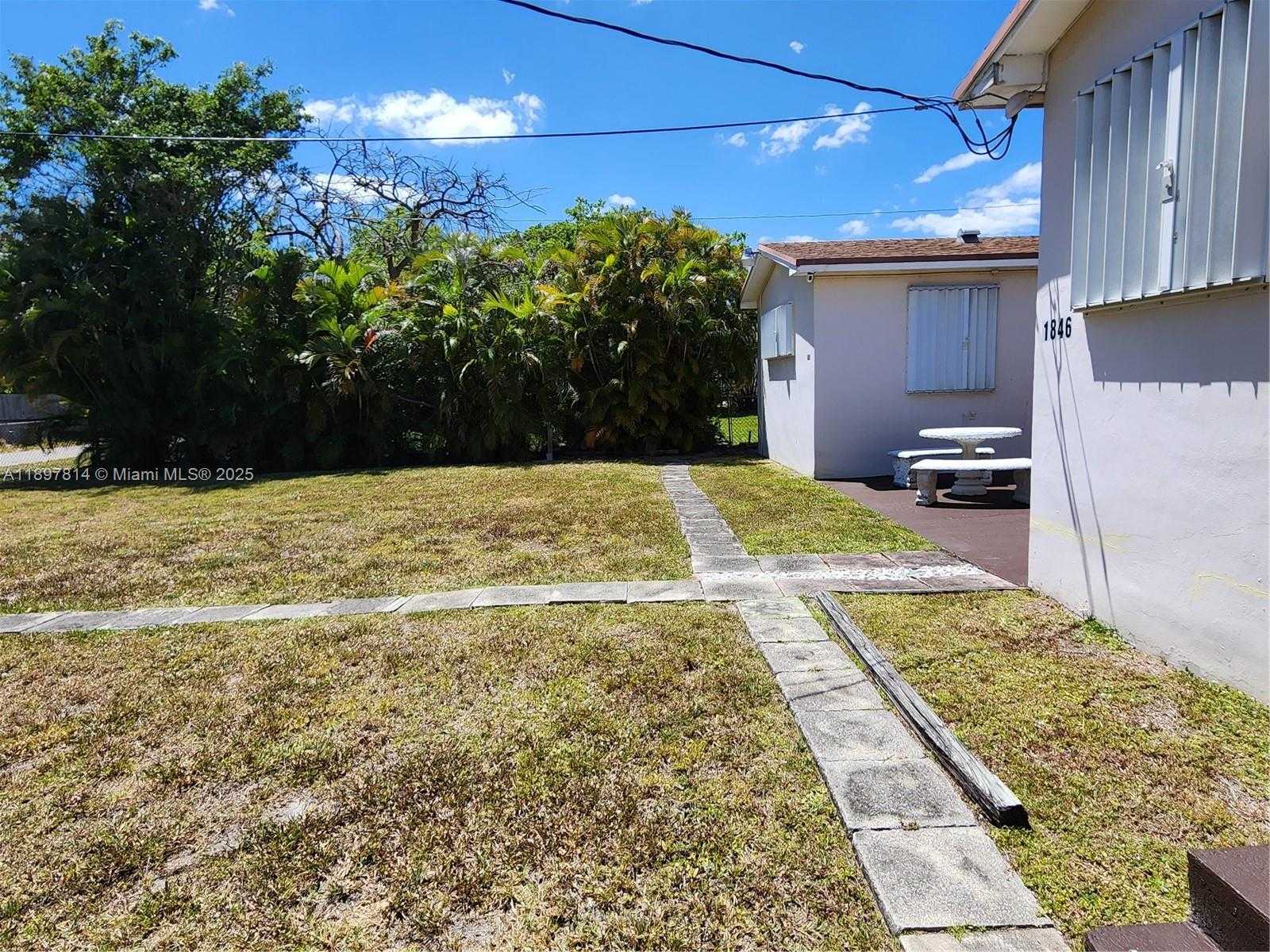 Small Image of 1846 WILEY ST, Hollywood Number 2