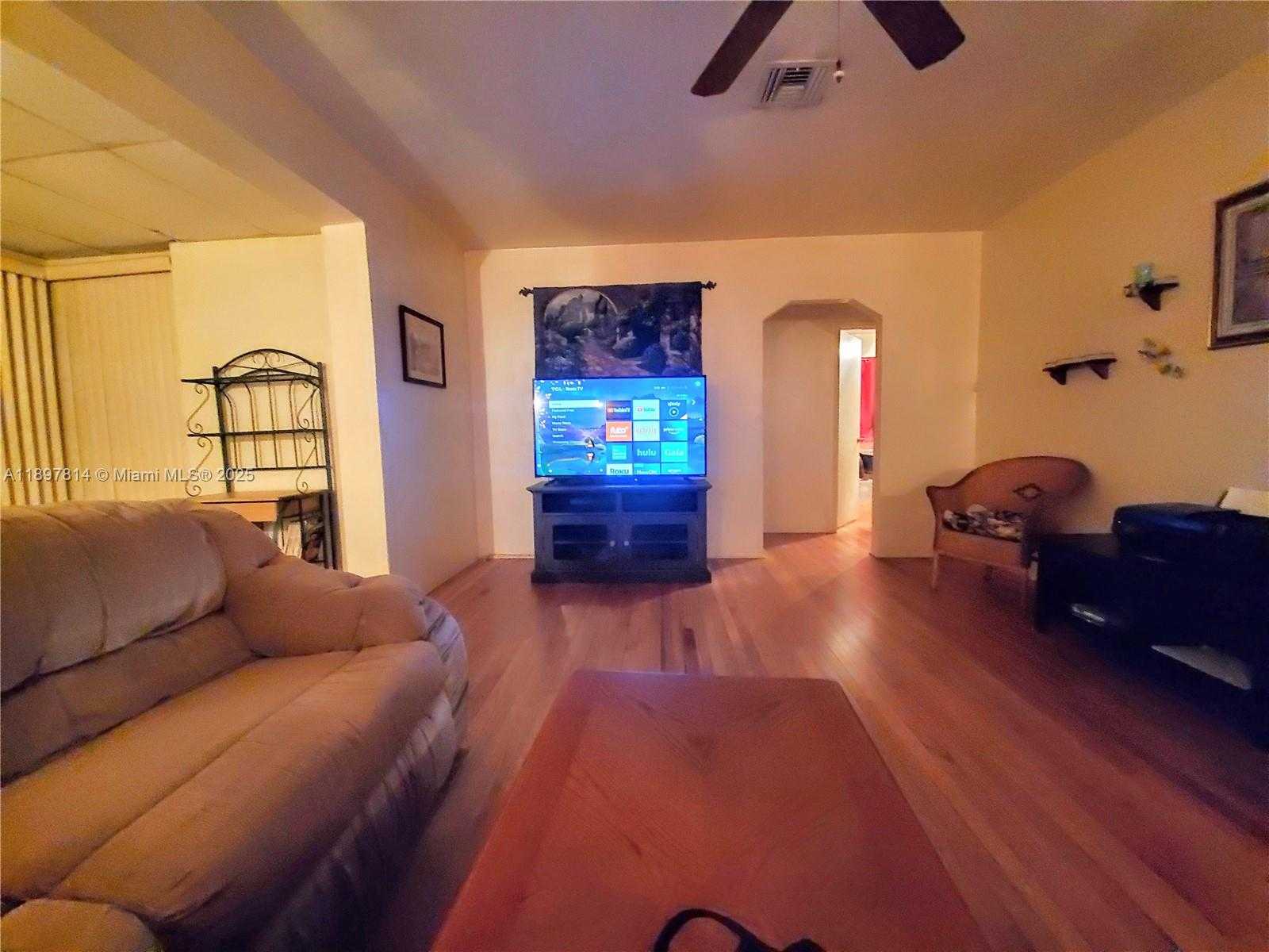 Small Image of 1846 WILEY ST, Hollywood Number 3