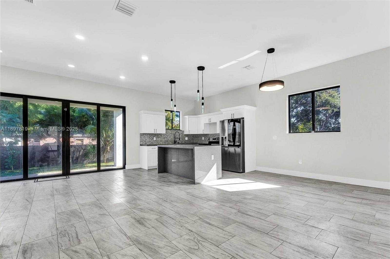 Small Image of 340 NORTH WEST 139TH ST, North Miami Number 10