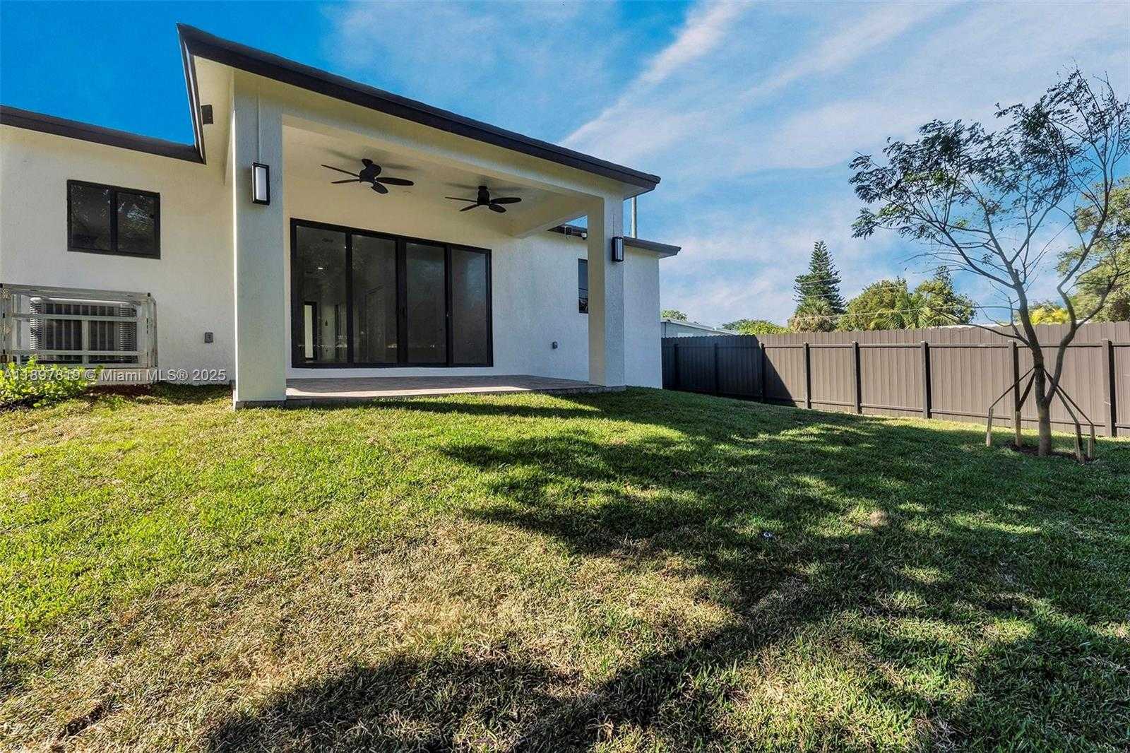 Small Image of 340 NORTH WEST 139TH ST, North Miami Number 36